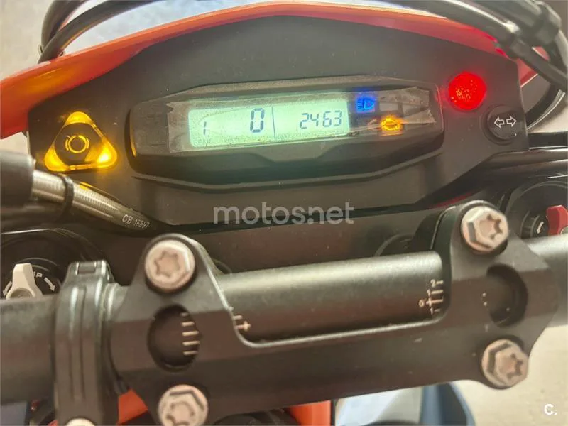 KTM 690 SMC R - Vista 4