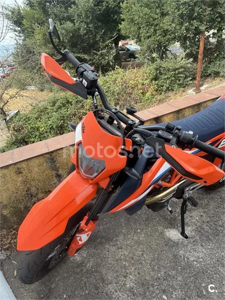 KTM 690 SMC R - Vista 5