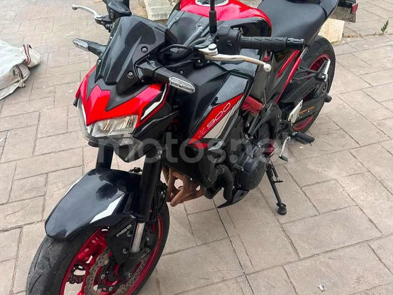 Kawasaki Z900 - Vista 8