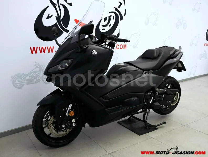 Yamaha TMAX - Vista 8