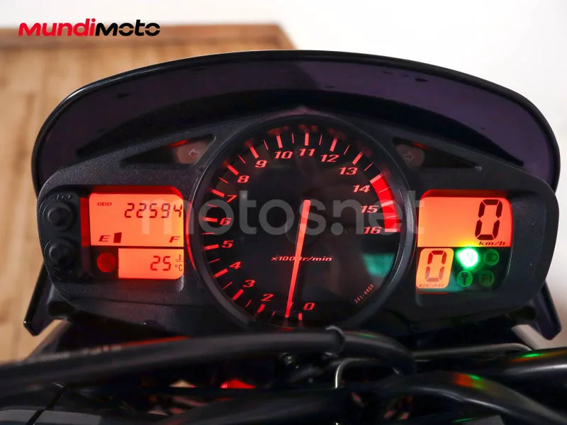 Suzuki GSR600 - Vista 12