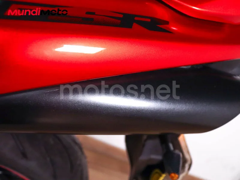 Suzuki GSR600 - Vista 16