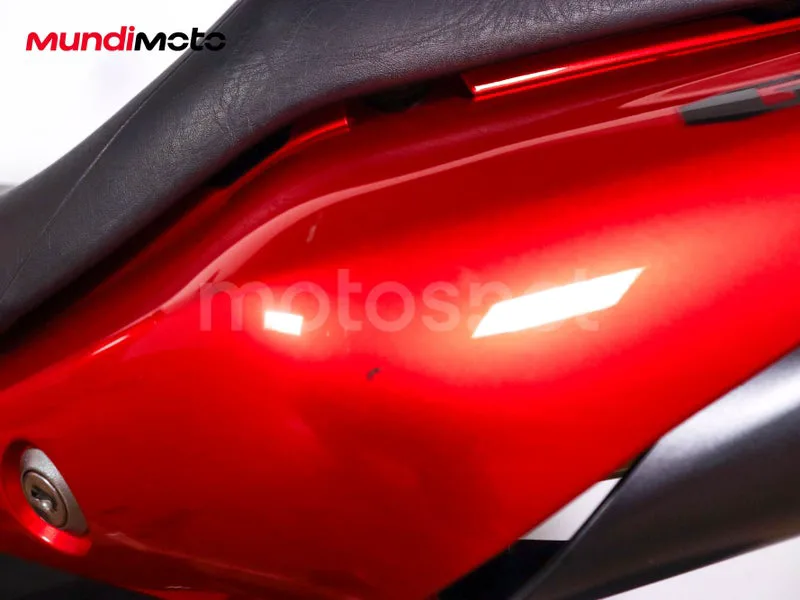 Suzuki GSR600 - Vista 17