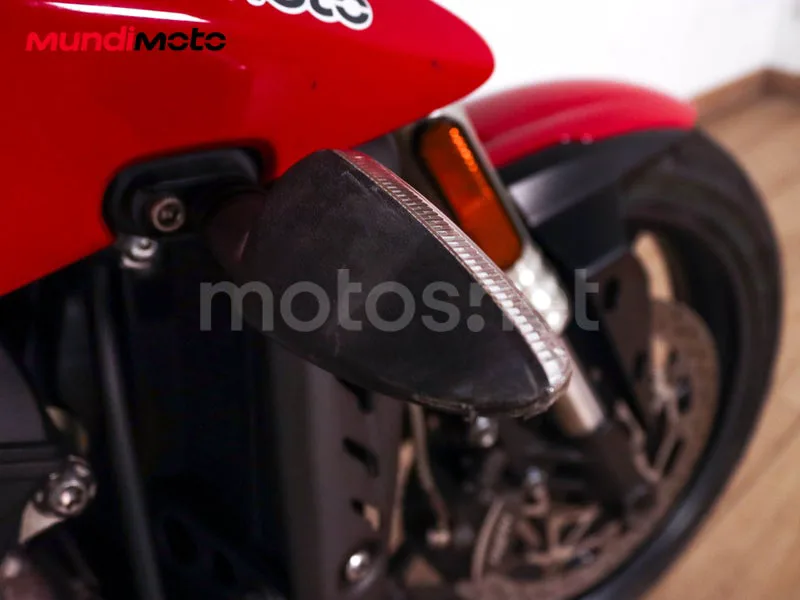 Triumph Street Triple - Vista 19