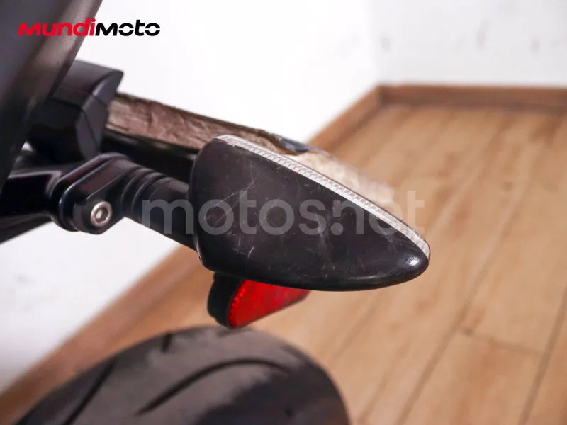 Triumph Street Triple - Vista 30
