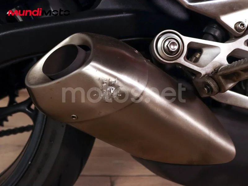 Triumph Street Triple - Vista 36