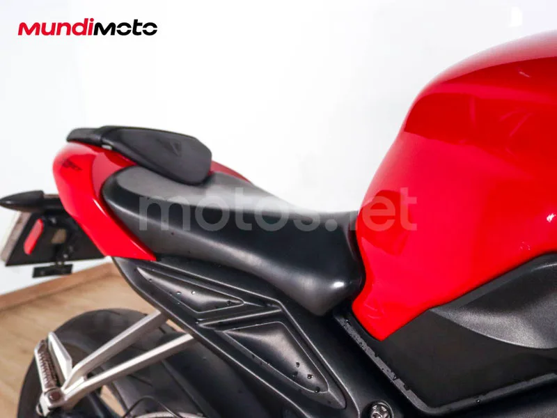 Triumph Street Triple - Vista 47