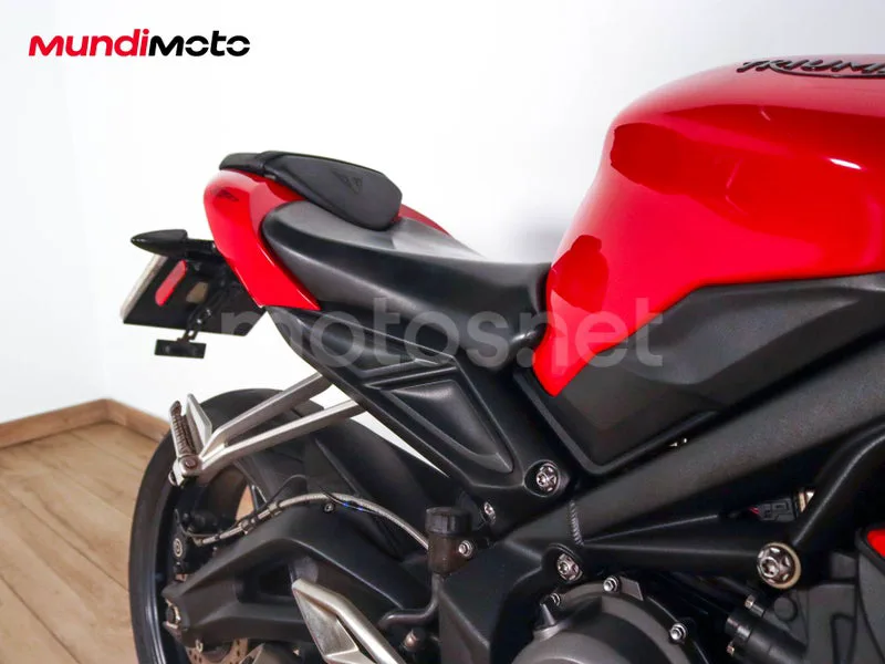 Triumph Street Triple - Vista 50