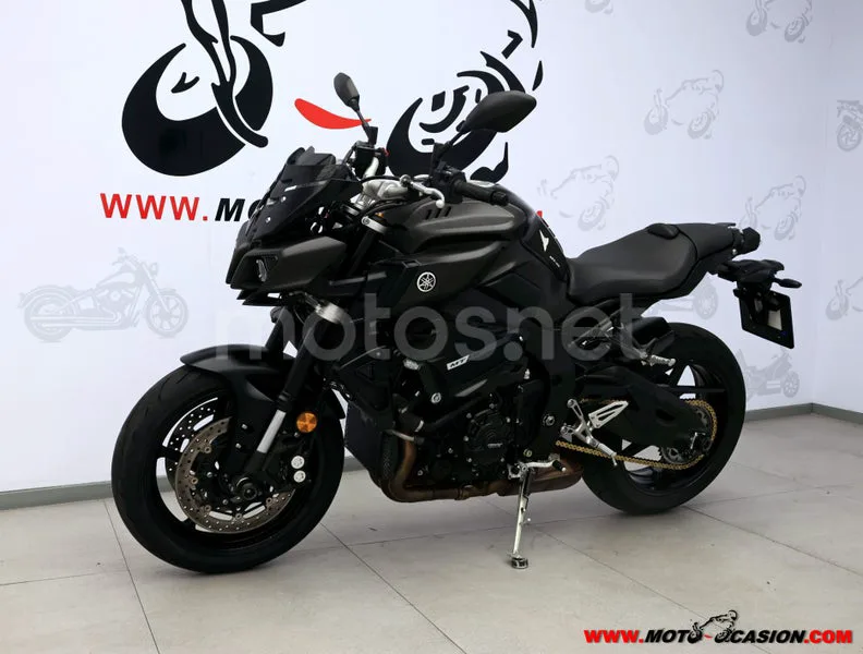 Yamaha MT-10 - Vista 8