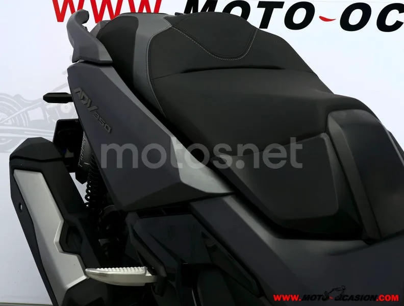 Honda ADV350 - Vista 11