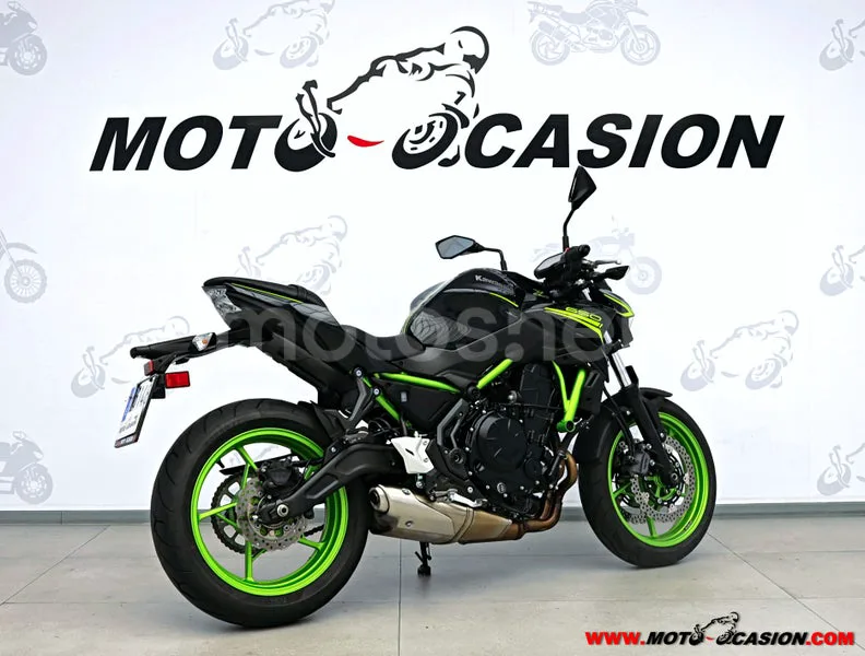 Kawasaki Z650 - Vista 3