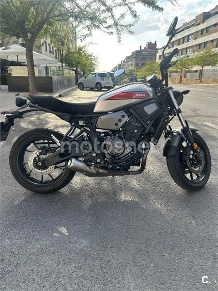 Yamaha XSR700 - Vista 3
