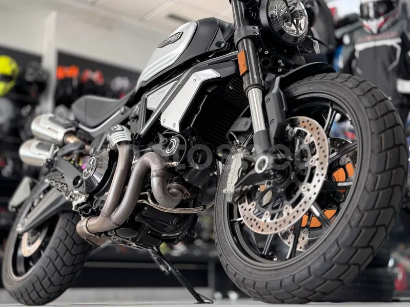 Ducati Scrambler - Vista 3