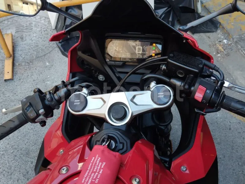 Honda CBR650R - Vista 6