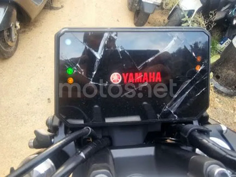Yamaha MT-07 - Vista 15