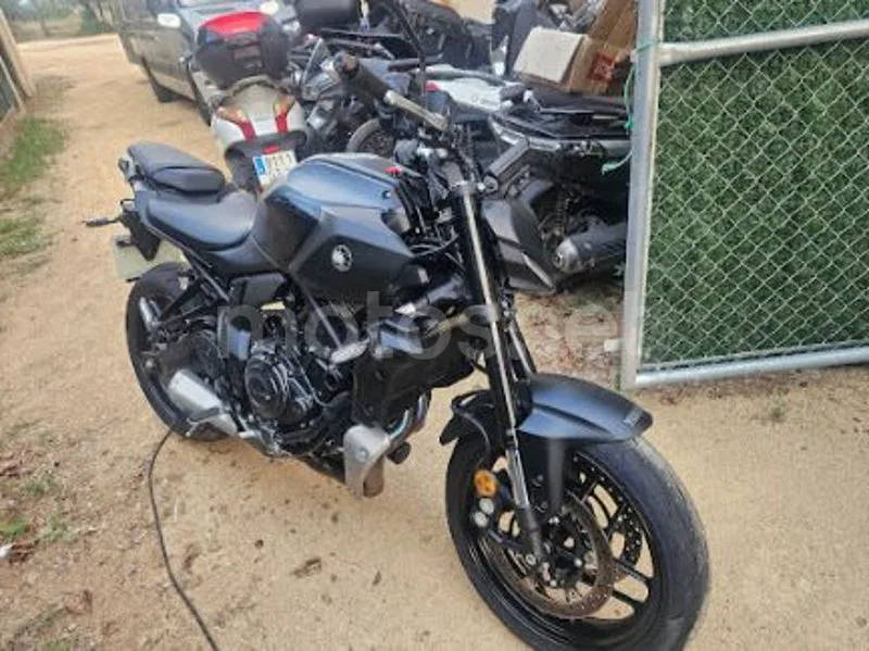Yamaha MT-07 - Vista 8