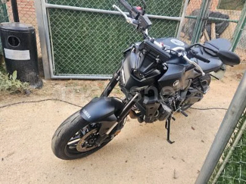 Yamaha MT-07 - Vista 9