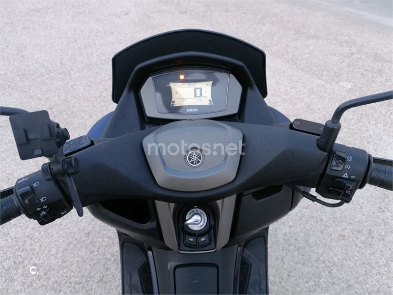 Yamaha NMAX - Vista 9