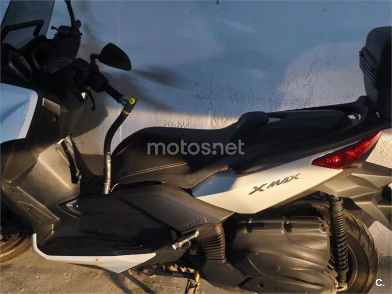 Yamaha XMAX 400 - Vista 4
