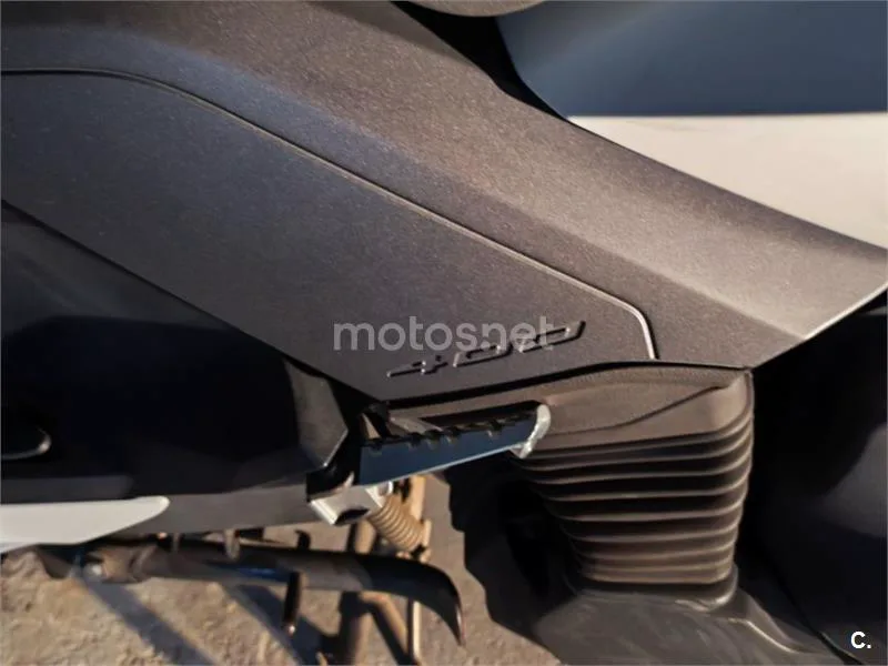 Yamaha XMAX 400 - Vista 5
