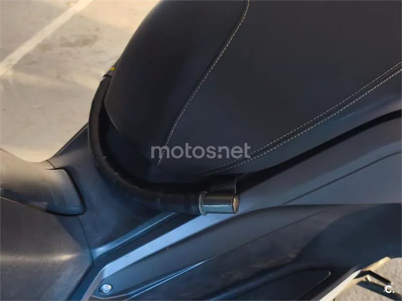 Yamaha XMAX 400 - Vista 6