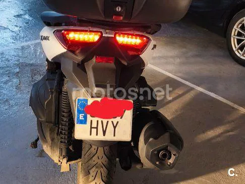 Yamaha XMAX 400 - Vista 7