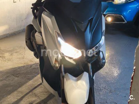 Yamaha XMAX 400 - Vista 10