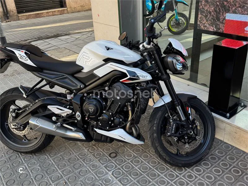 Triumph Street Triple 765 8500 € 2025 Barcelona - 1