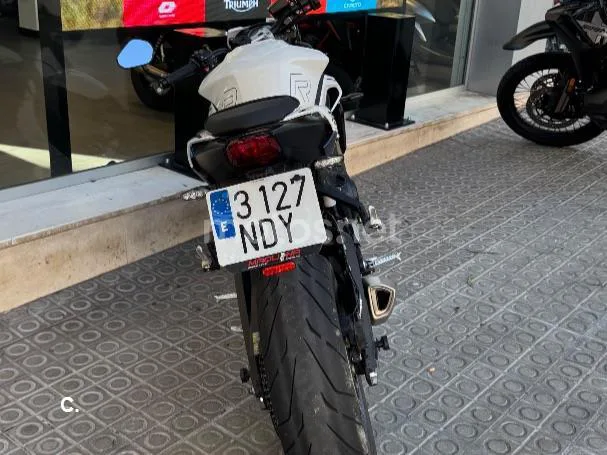 Triumph Street Triple 765 - Vista 3