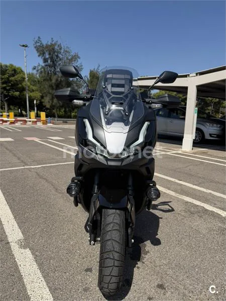 Honda ADV350 - Vista 4