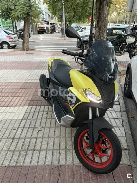 Aprilia SR GT 125 - Vista 4