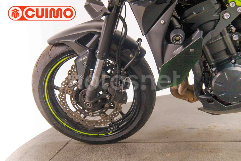 Kawasaki Z900 - Vista 21