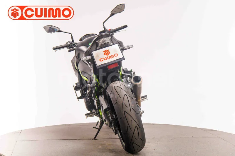 Kawasaki Z900 - Vista 5
