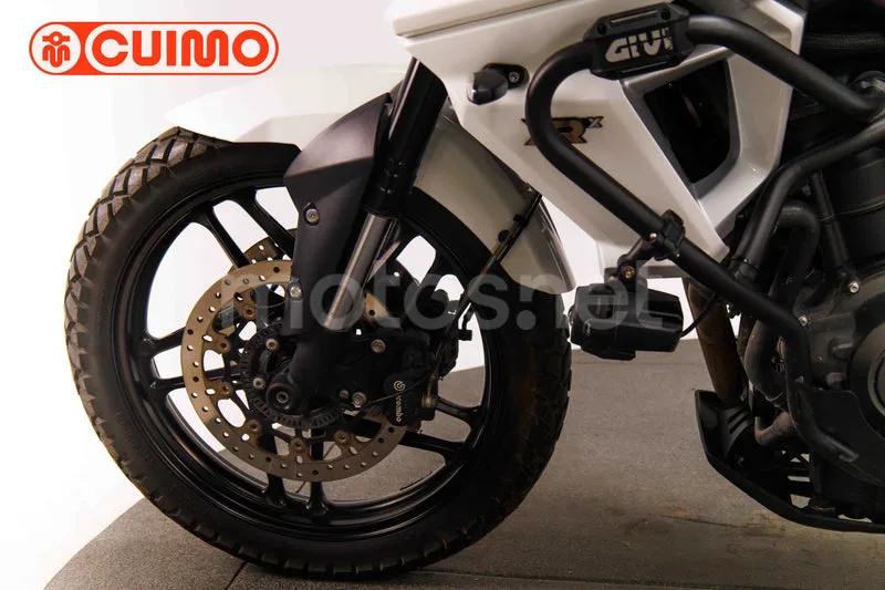 Triumph Tiger 800 XR - Vista 24