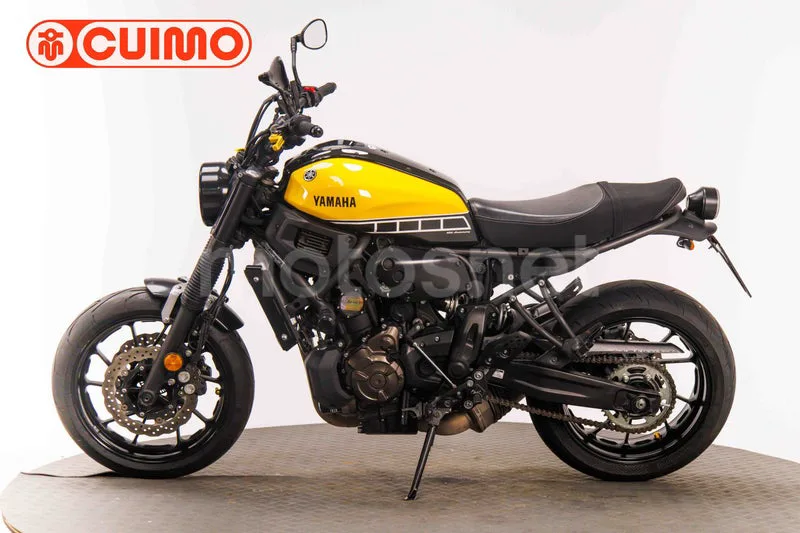 Yamaha XSR700 - Vista 8