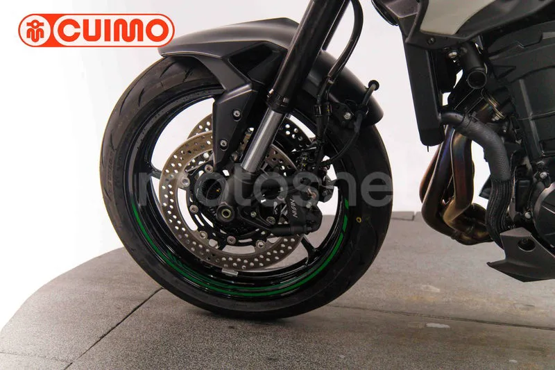 Kawasaki Z900 - Vista 23