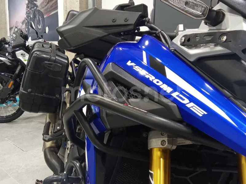 Suzuki V-Strom 1050 - Vista 3