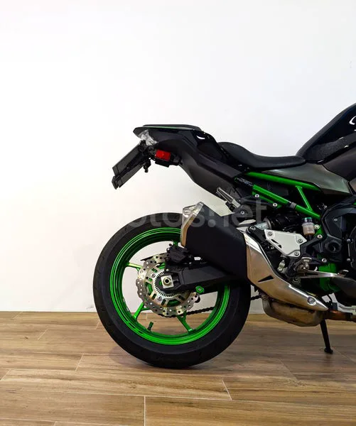Kawasaki Z900 - Vista 3