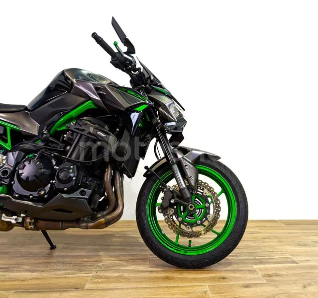 Kawasaki Z900 - Vista 4