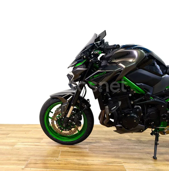 Kawasaki Z900 - Vista 8