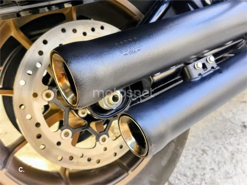 Harley-Davidson Low Rider ST - Vista 20