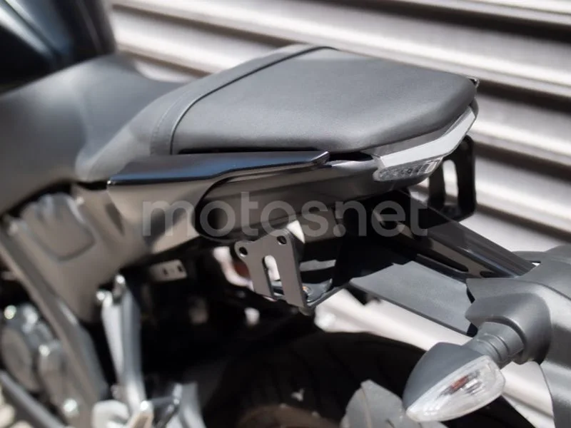 Yamaha MT-125 - Vista 18