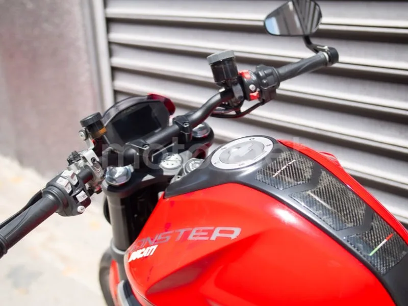 Ducati Monster - Vista 20