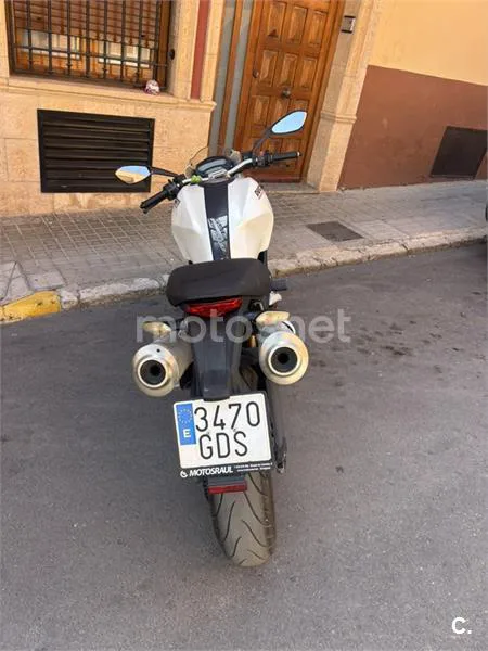 Ducati Monster 696 - Vista 3