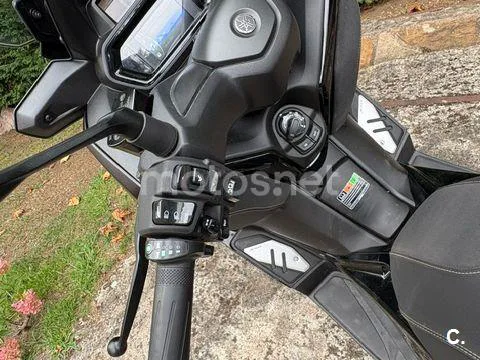 Yamaha XMAX 300 - Vista 7