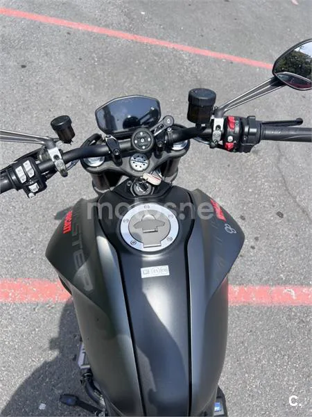 Ducati Monster - Vista 4