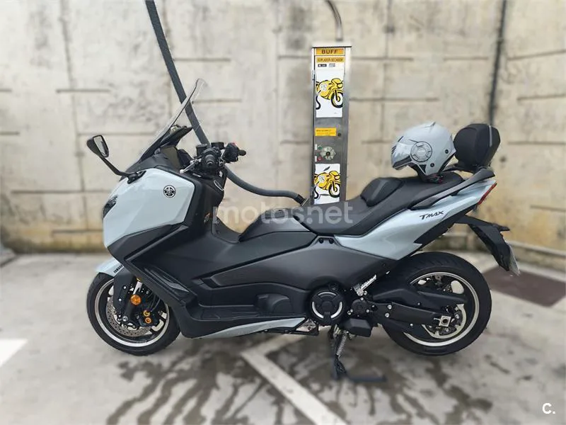 Yamaha TMAX - Vista 11