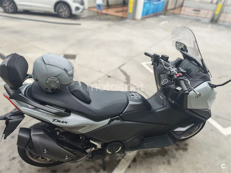 Yamaha TMAX - Vista 4