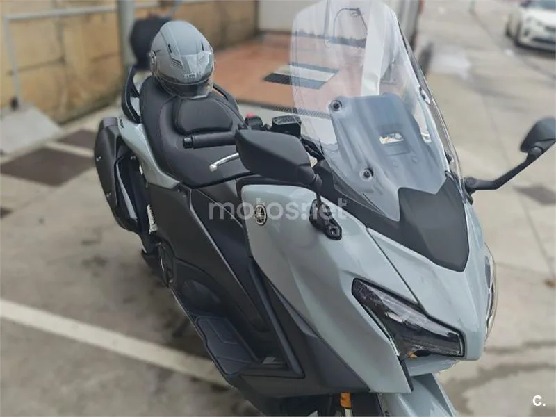 Yamaha TMAX - Vista 5
