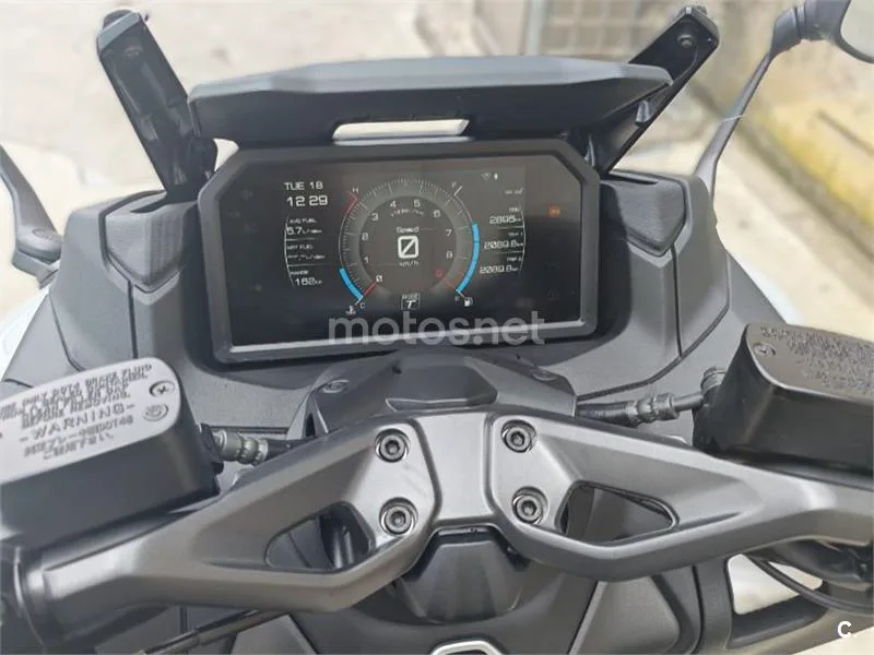 Yamaha TMAX - Vista 10